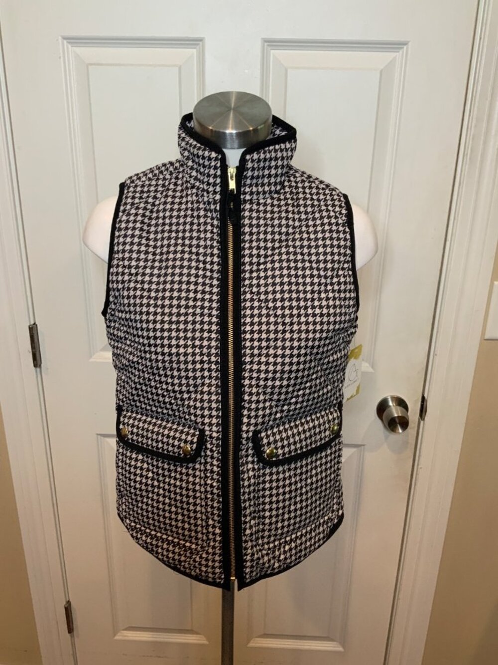 J. Crew Black White Houndstooth Diamond Quilted Puffer Vest, Size XS